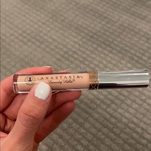 NEWAnastasia Liquid lipstick Milkshake